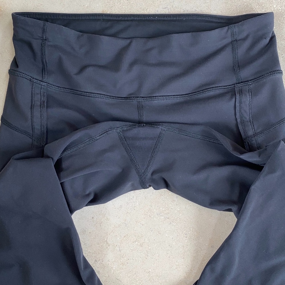 Lululemon Cropped Pants - Size 6 - Picture 3 of 10